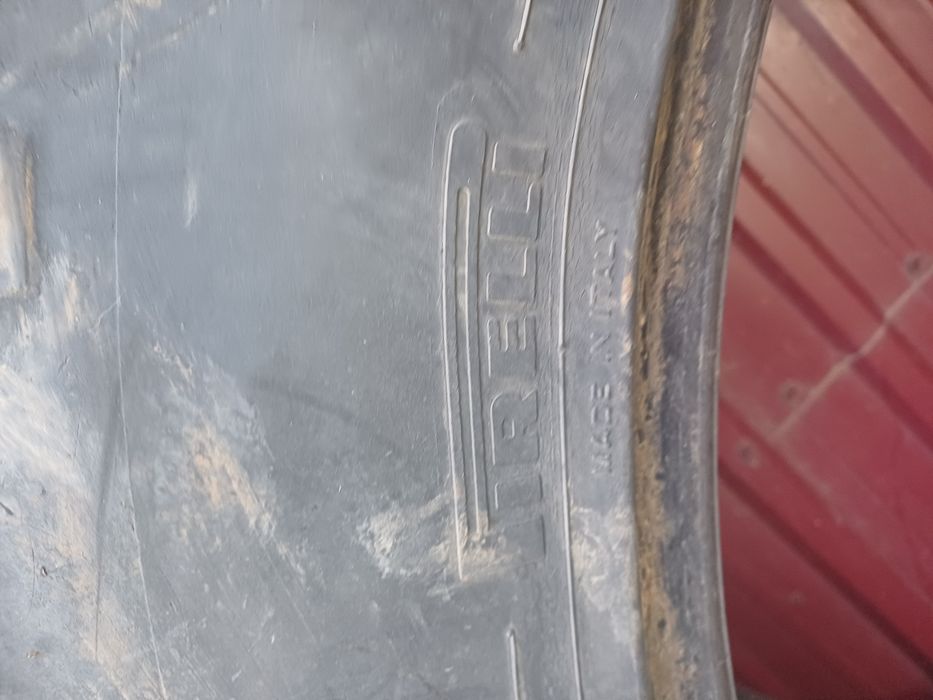 Vând cauciucuri 480 70 34 uzate pirelli