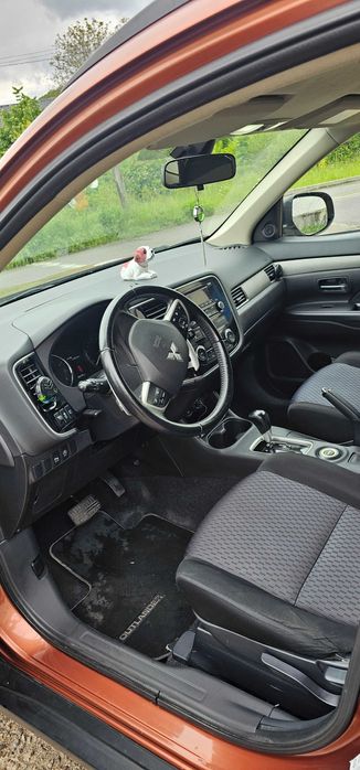 Mitsubishi Outlander 2.0 mivec invite cleartec 4wd cvt benzină.