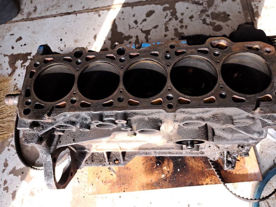 Блок двигателя 2.3 ауди