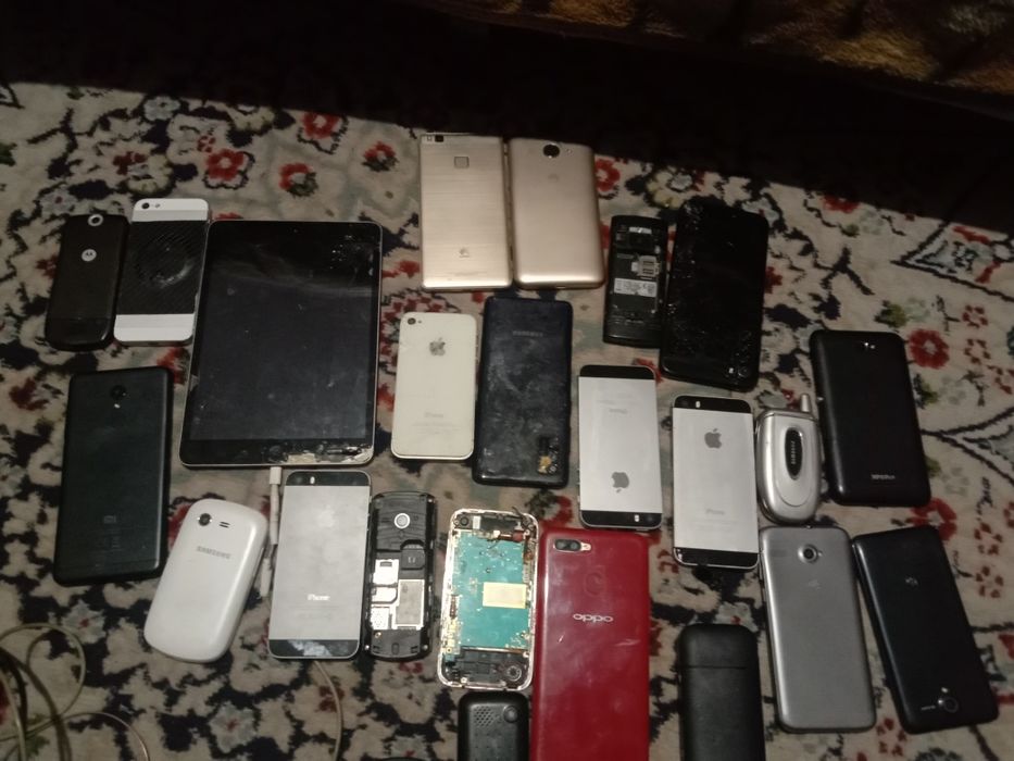 Продам телефоны на запчасти