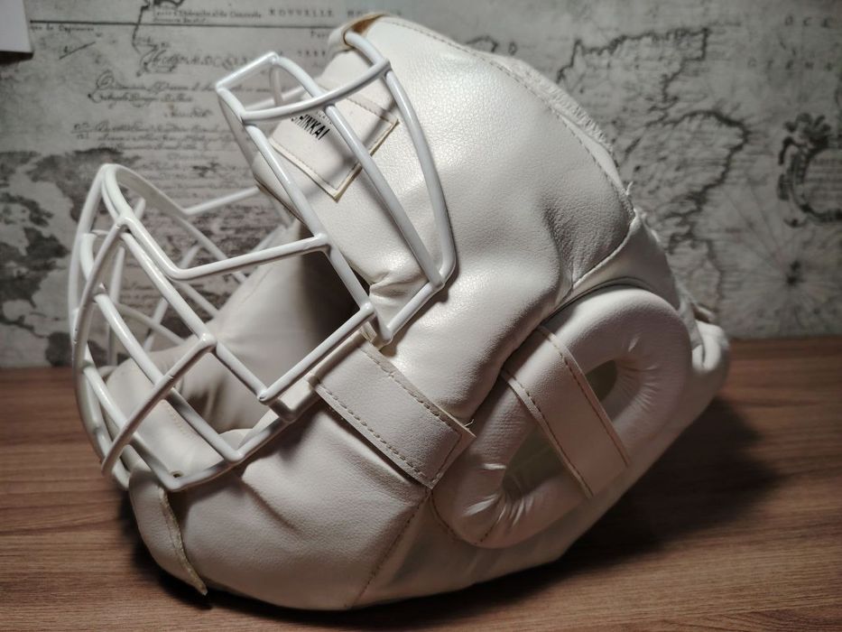 Шлем для единоборств.