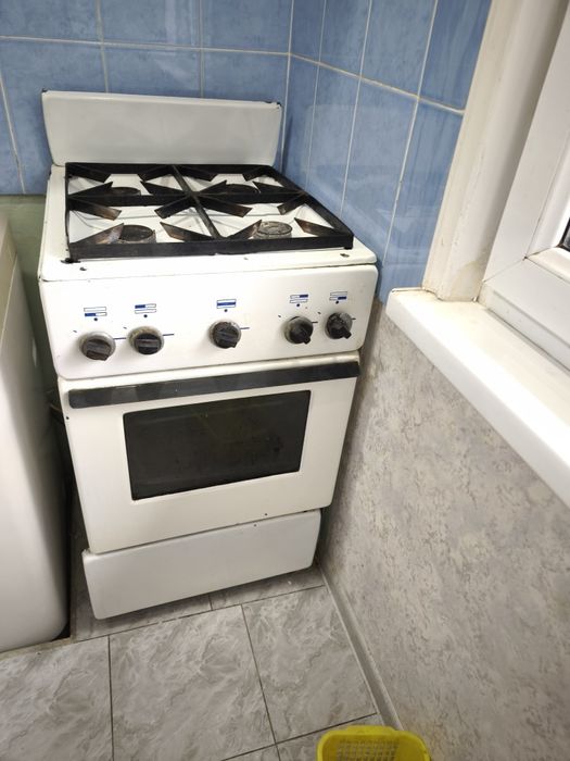 Продам газовую плиту