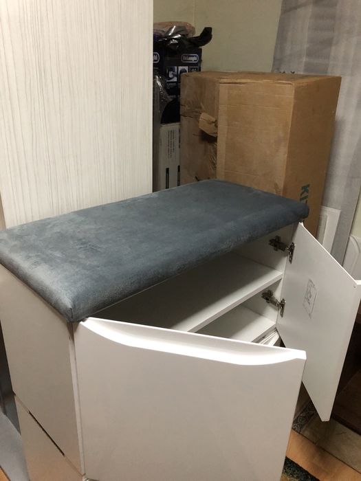 Vand bancuta pt hol, cu spatiu de depozitare si tavan tapitat, alba !!