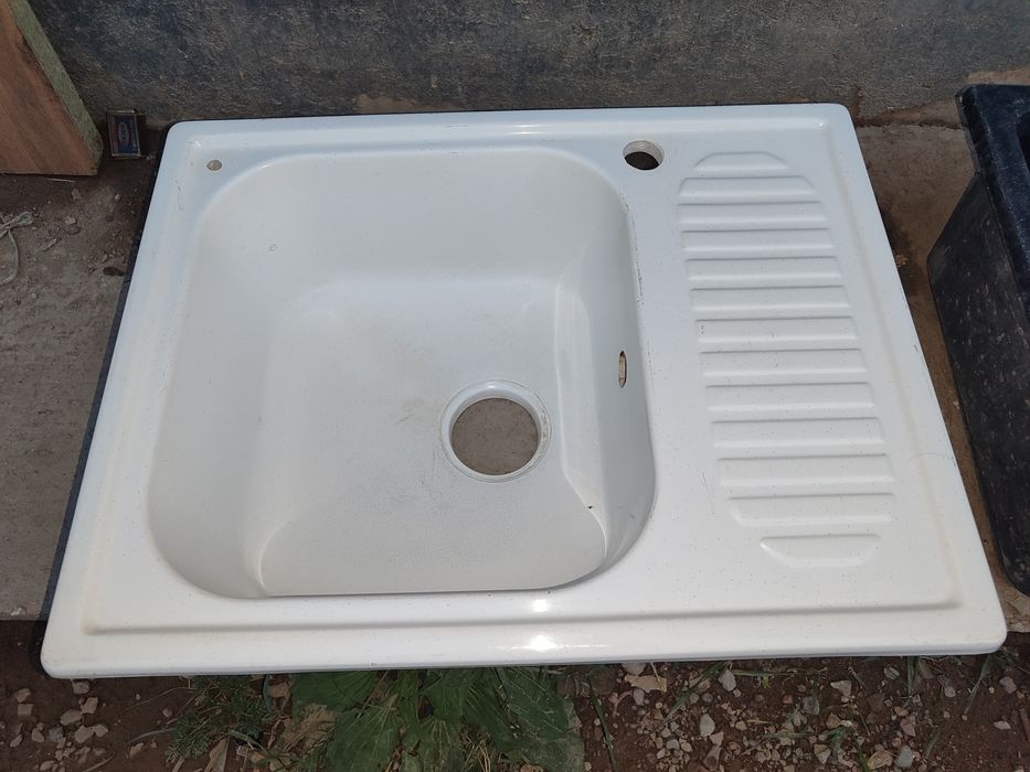 Продам мойку белую