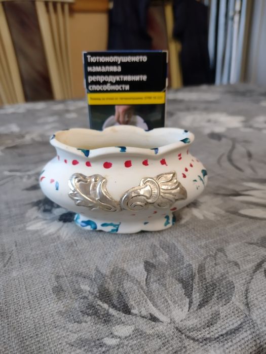 Керамични , гипсови съдове със сребърни орнаменти