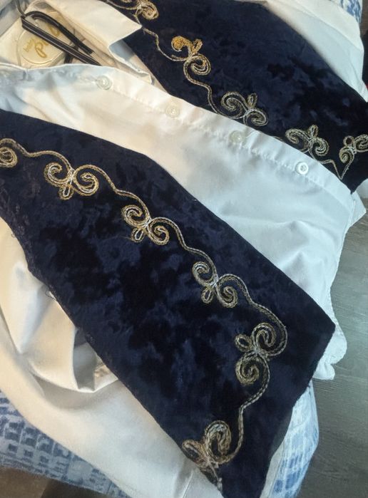 Продам рубашку с жилеткой