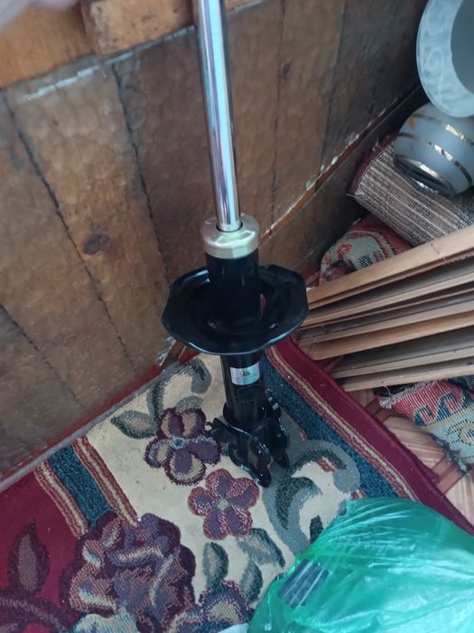 Амортизатор Ниссан