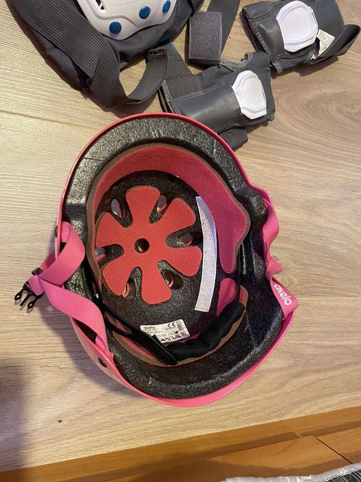 Кънки и предпазни средства комплект