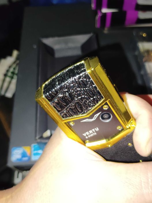Vertu.Signature Gold + Aligattore Skin, БЕЗПЛАТНА ДОСТАВКА! Два вида кожа! Най - висок клас Р! Чисто нов!