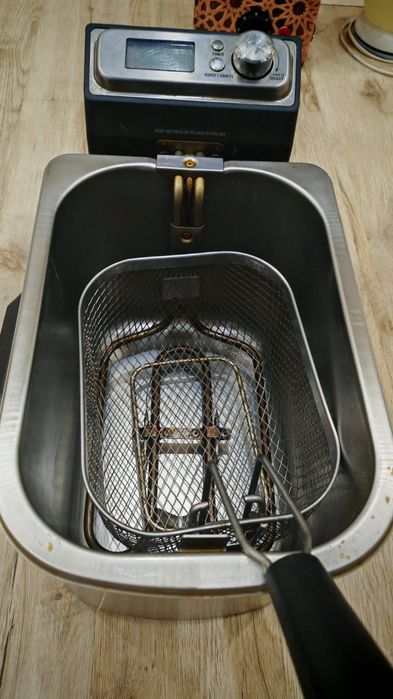 Продам фритюрницу  BORK