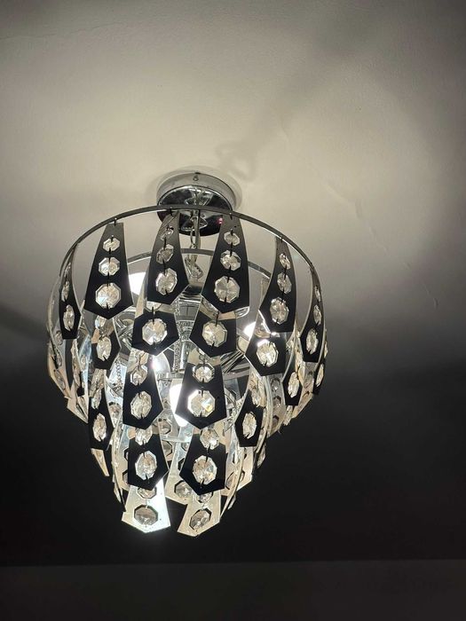 Vand diferite corpuri de iluminat