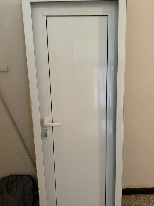 Алуминиева врата за баня