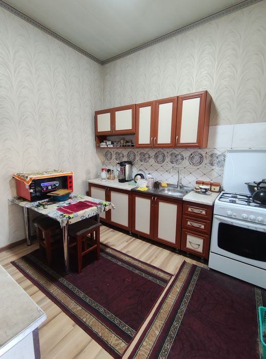 Продаётся дом 6 ком 3 сот Мирабадский район  Азербайджанский центр