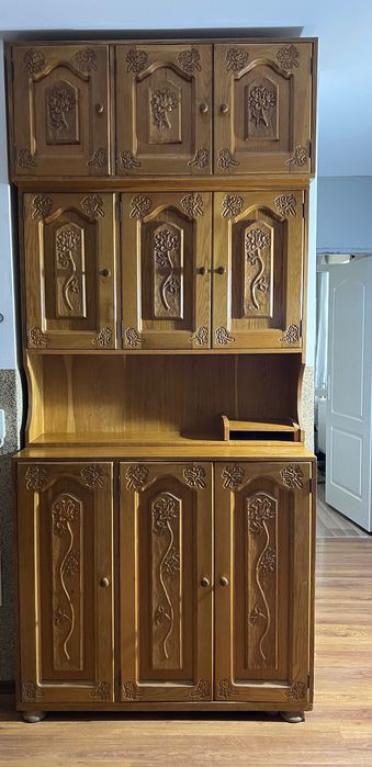 Mobilier vintage din lemn masiv