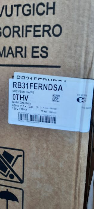 Холодильник Samsung