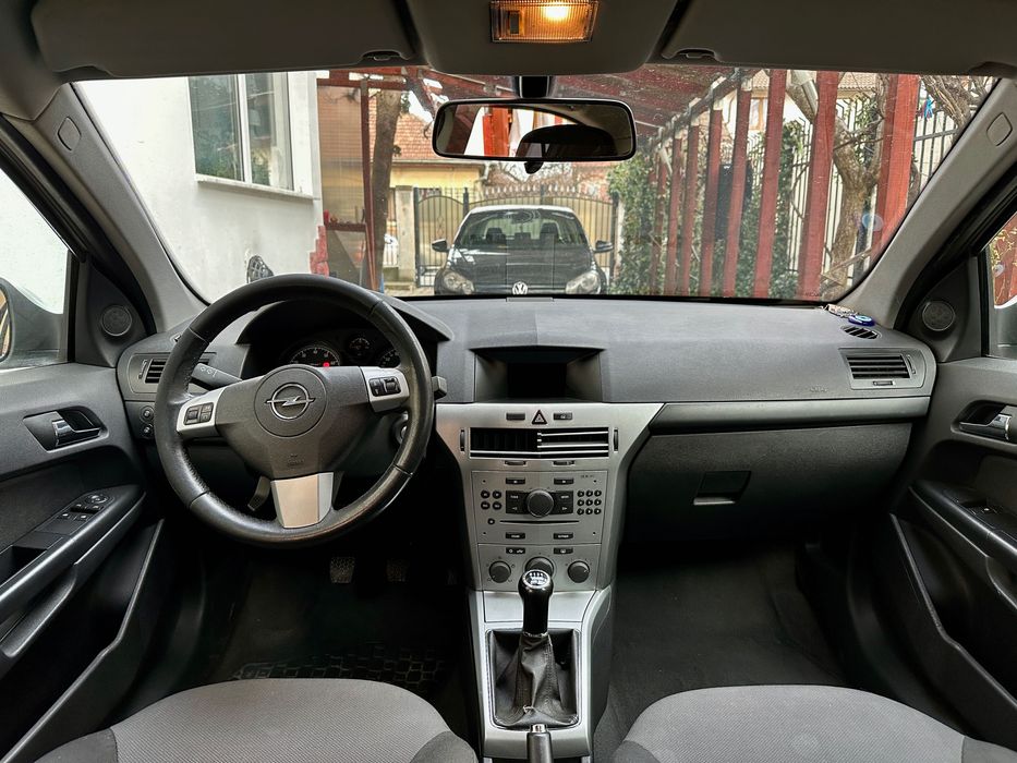 Opel Astra H 2013 1.6 benzina 116CP, bine intretinuta, in stare buna