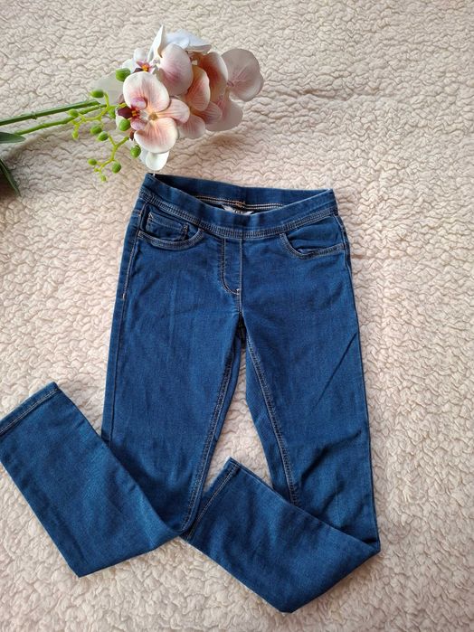 Pantaloni blugi+ bluza . Mar 134