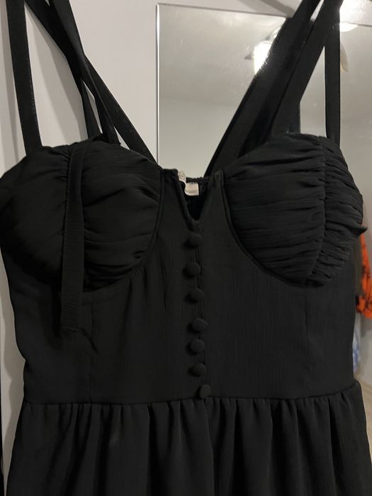 Дамска рокля в черен цвят