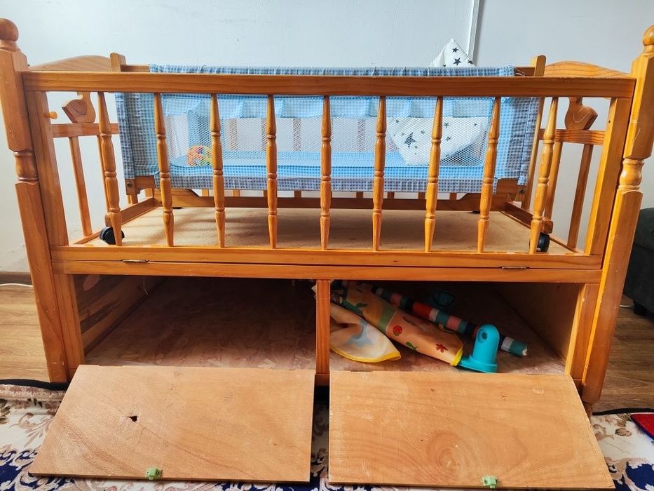 Продам детскую кроватку