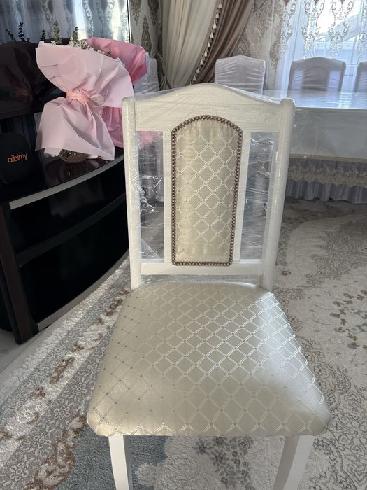 Стол со стульями