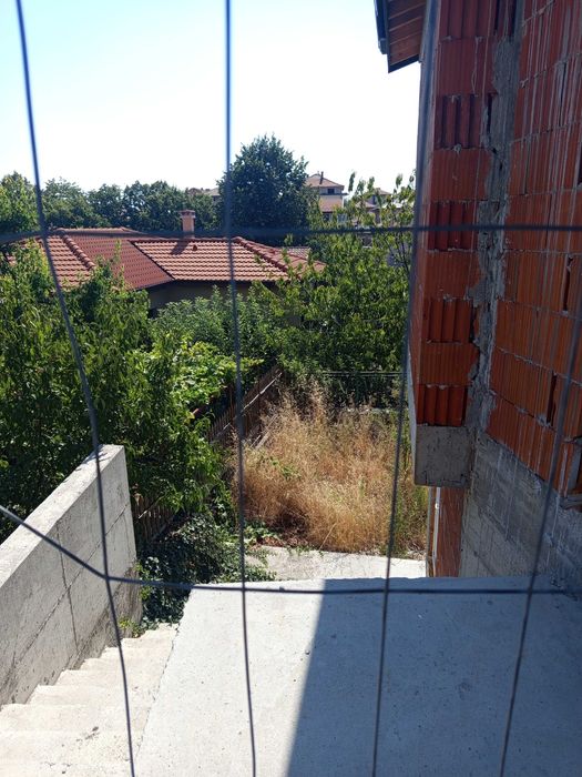 Двуетажна къща с акт 15