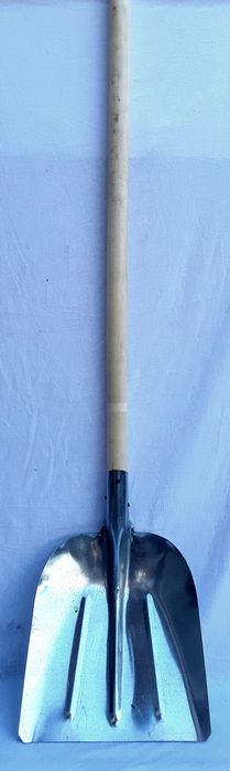 Lopeti pentru zăpadă din metal cu coda din lemn NOI 40 Lei