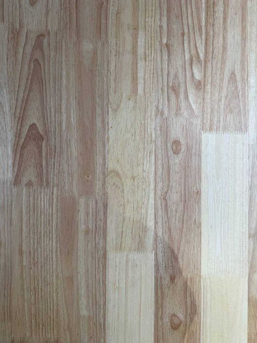 Стол из прочного каучукового дерева с металическими ножками