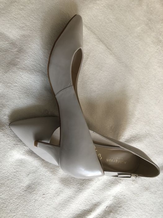 Pntofi noi, din piele, culoare gri deschis, mas. 38, toc 5 cm