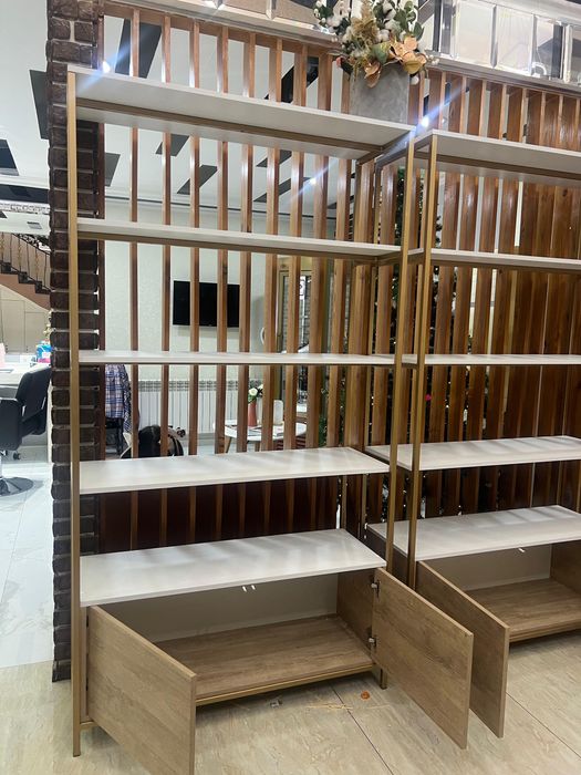 Продается витрина, стиллаж с полками