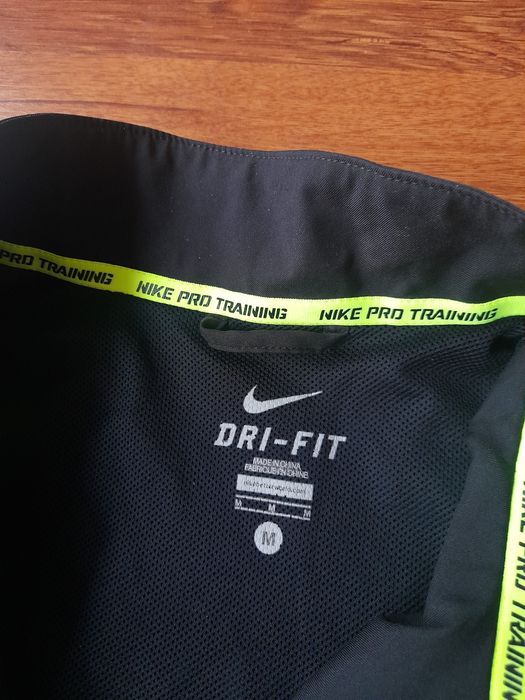 Nike dri fit мъжко горнище M размер.