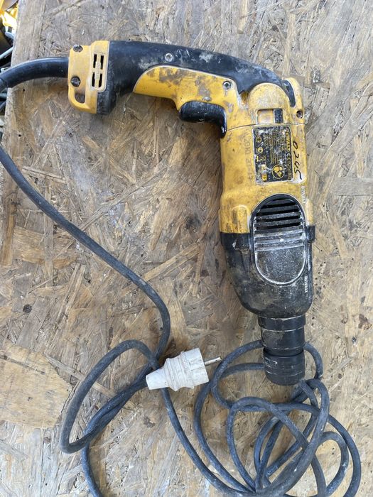 Перфоратор Dewaltd25013 на запчасти