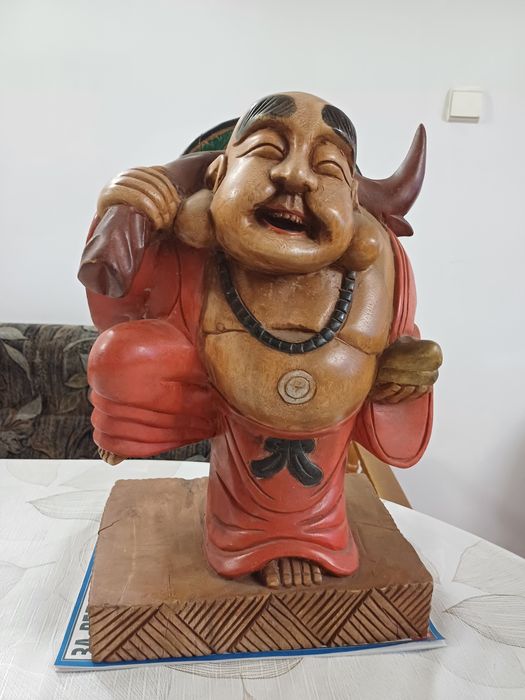 Голям дървен буда