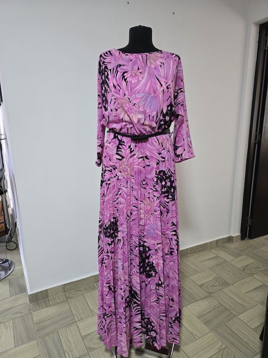 Rochie superba cu pliuri elegante, cordon in talie;