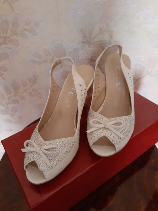 Босоножки женские.