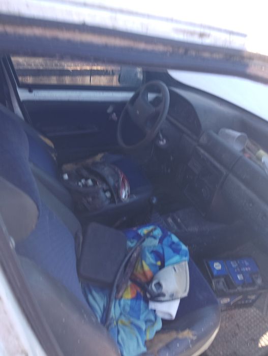 Vând mașina pentru fier vechi