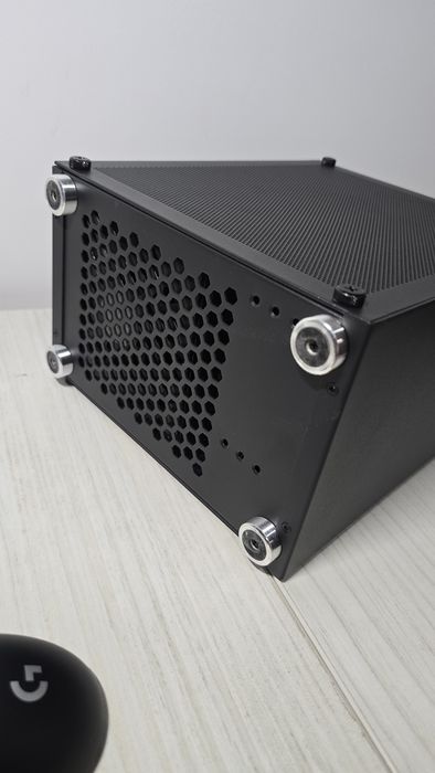 Compact PC  7.6 liter Steam Machine killer / RTX 5060/ Ryzen 7/ 32 GB DDR5 6400Mhz