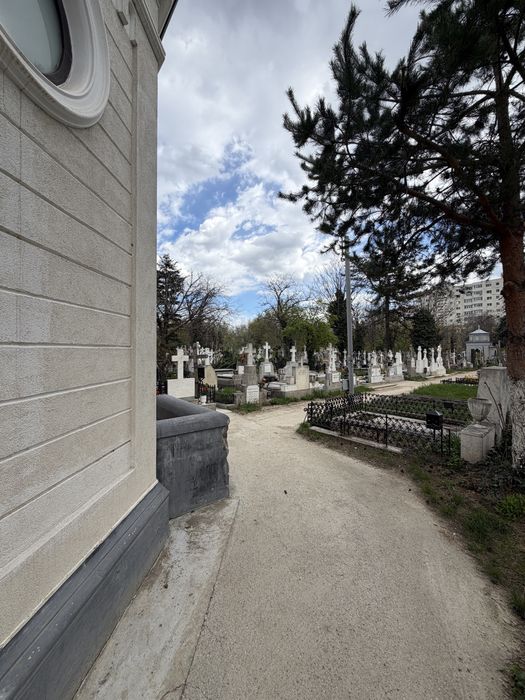Loc de veci 3 nivele – Cimitirul Sf. Vineri, București – 9.000€