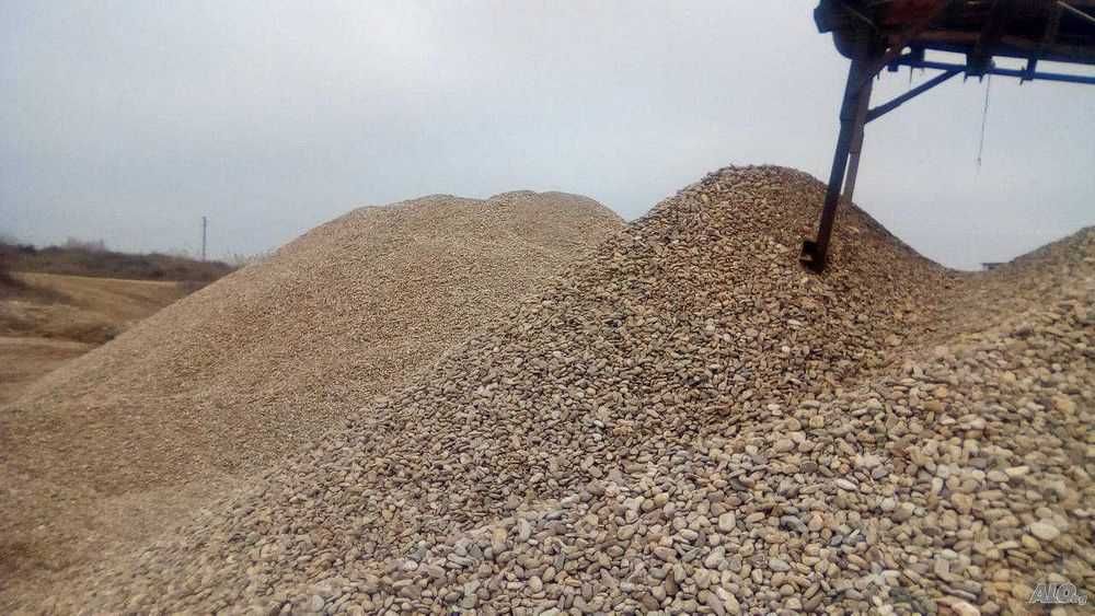 Доставка на пясък, филц, баластра, бетон и замазка