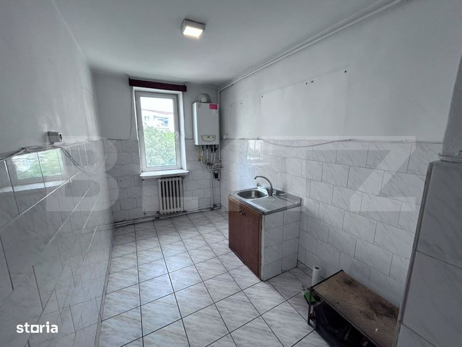Apartament 3 camere, decomandat, Etajul 3