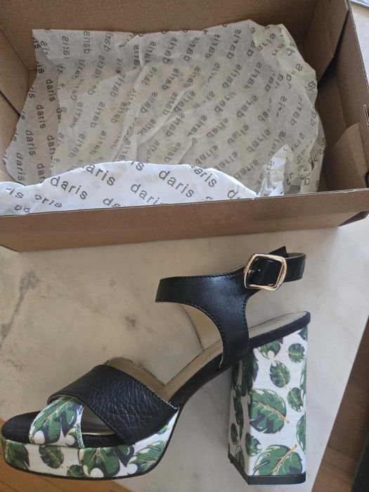 Кожен сандали Дарис