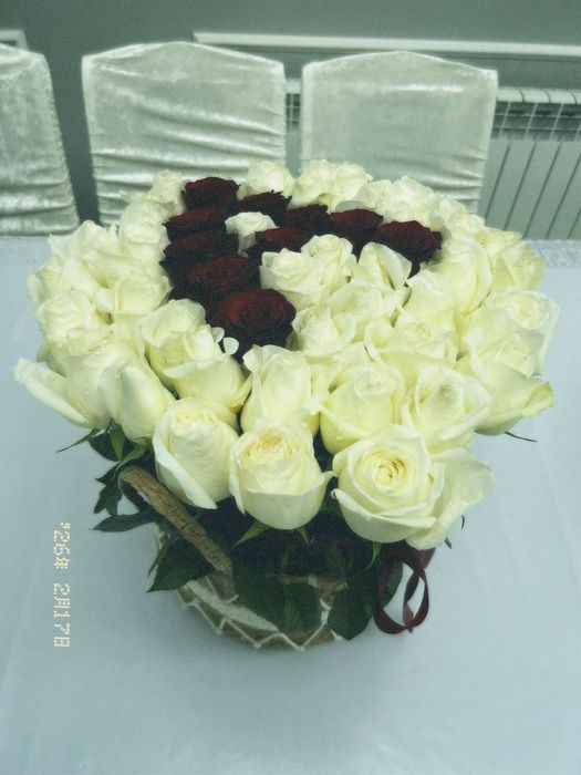Цветы белые розы срочна продам