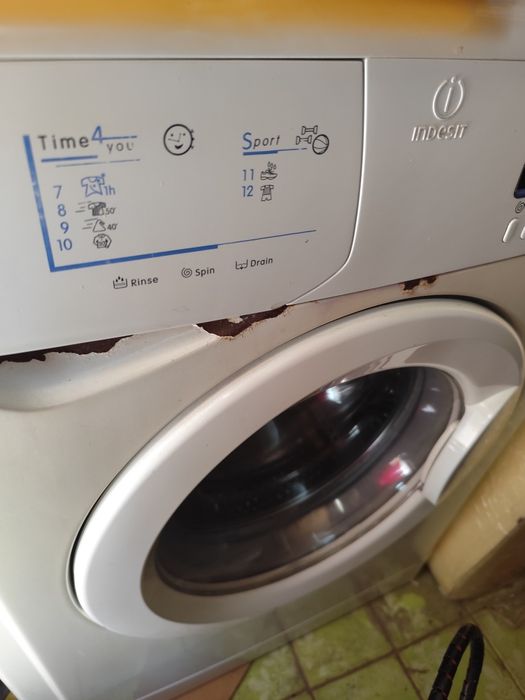 Машинка стиральная Indesit