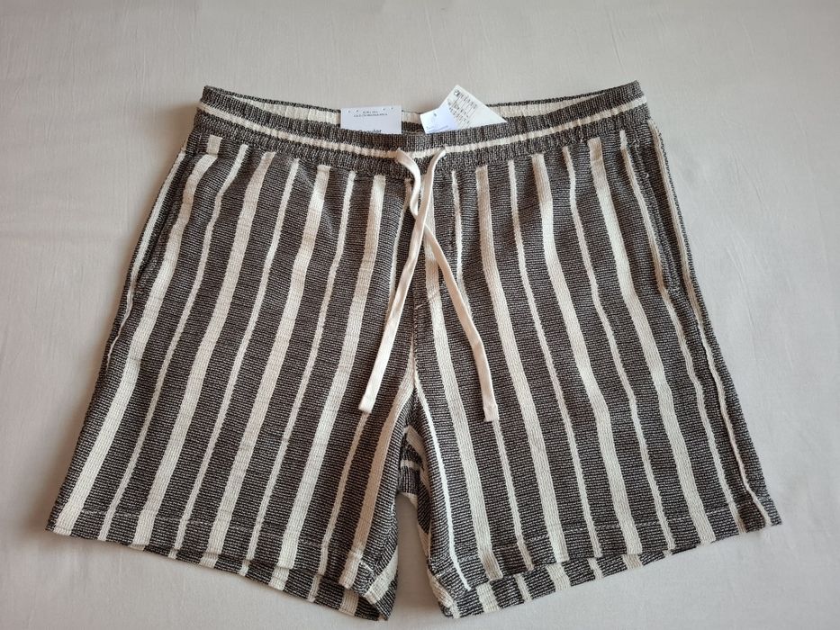 Къси панталони  H&M нови