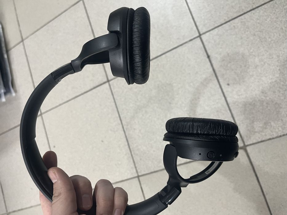 Наушники JBL 520BT в черном цвете