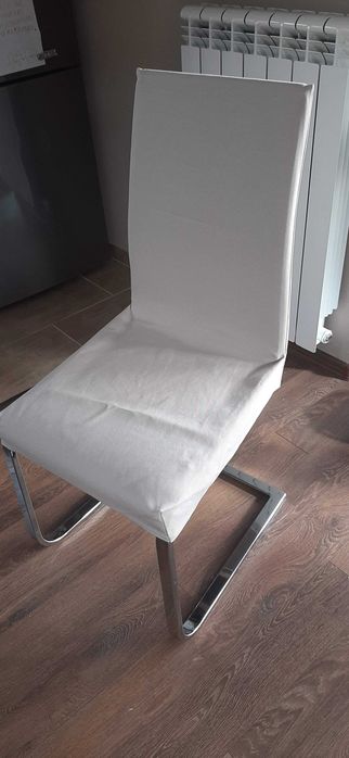 Комплект кухненски столове 6бр. + допълнително калъфи за тях.