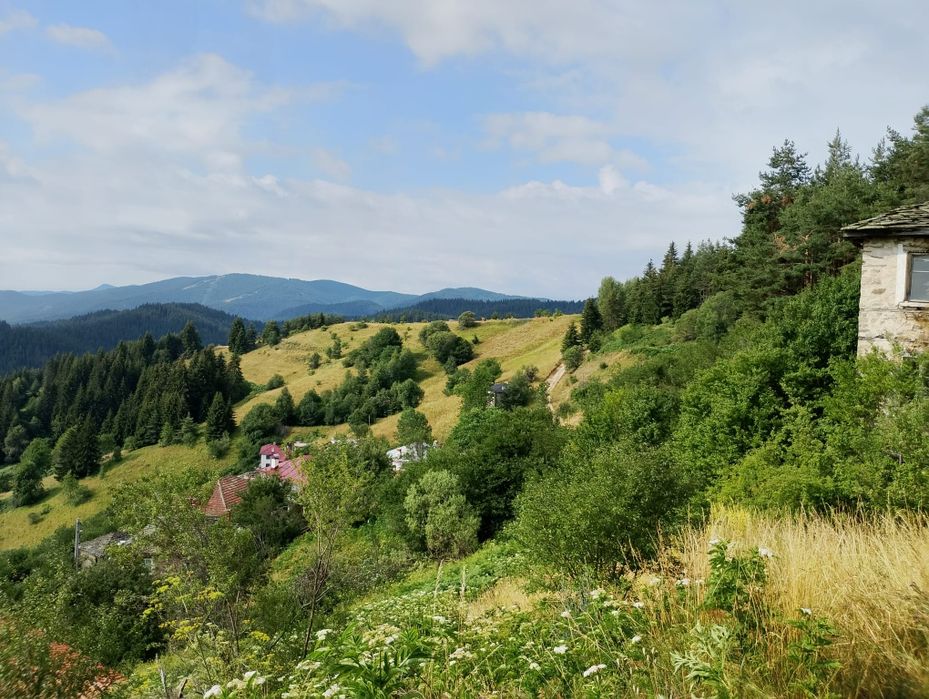 Продавам стара родопска къща в с.Момчиловци