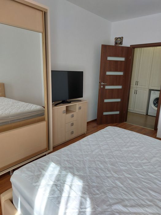 Închiriez apartament cu 2 camere