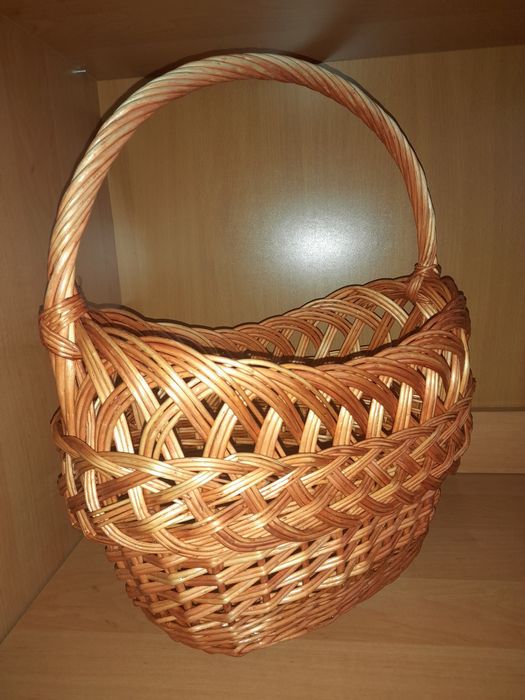 Корзина плетёная. 4000тг.