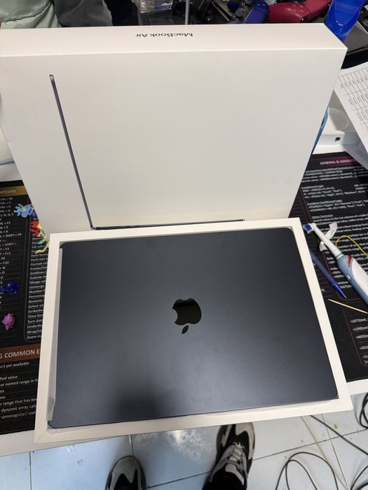 MacBook Air M4 2025 256GB Impecabil 5 Cicluri Full Box