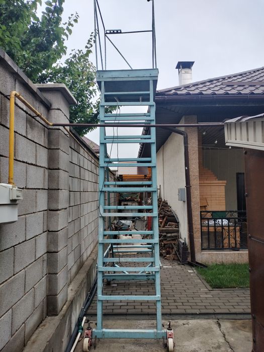 Продам раждвежную стремянку 6м